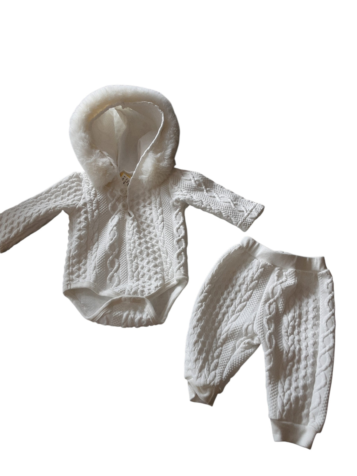 2 pc white set with removable fur trim size 6-9months