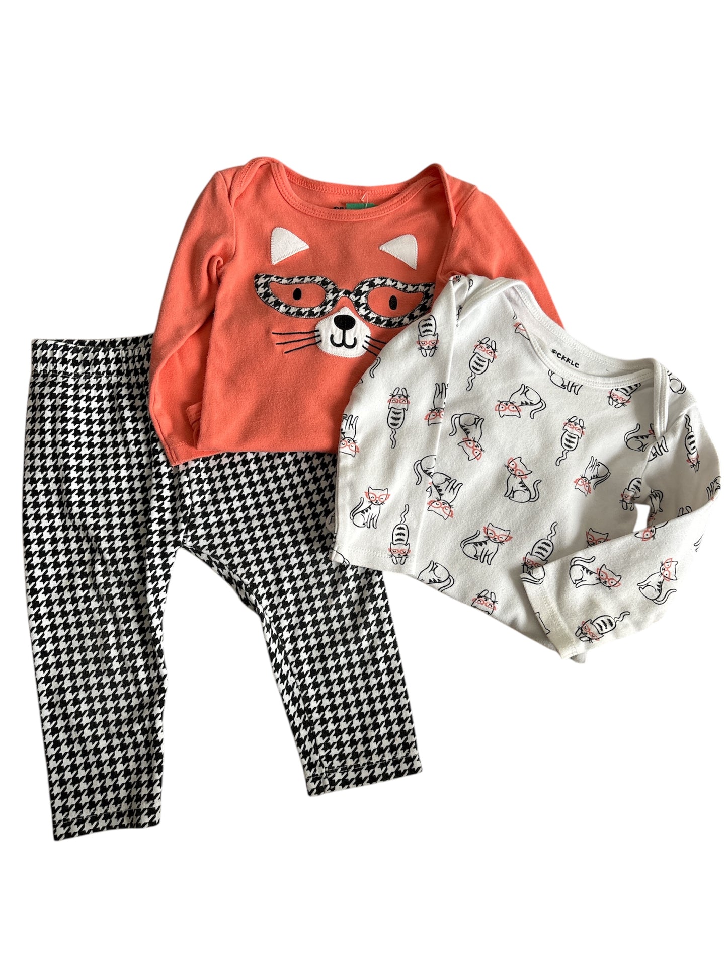 3 piece outfit. Size 18m