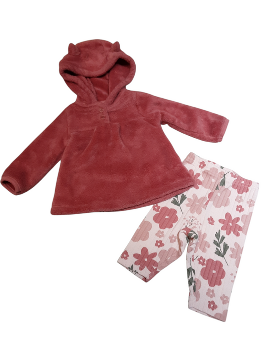 Soft hooded top with bottoms size 0-3months